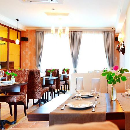 Hotel Ajur Odessa Buitenkant foto