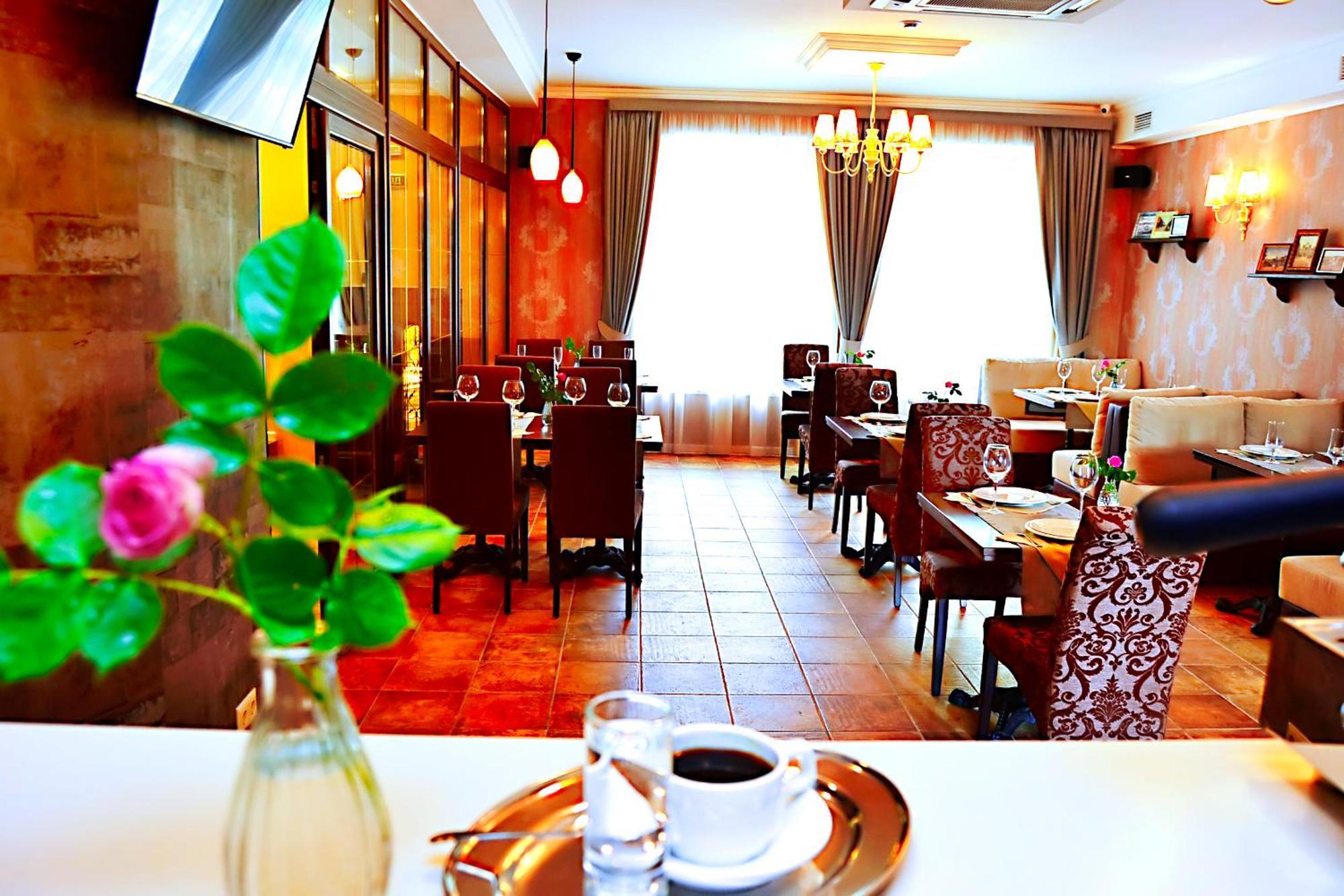 Hotel Ajur Odessa Buitenkant foto
