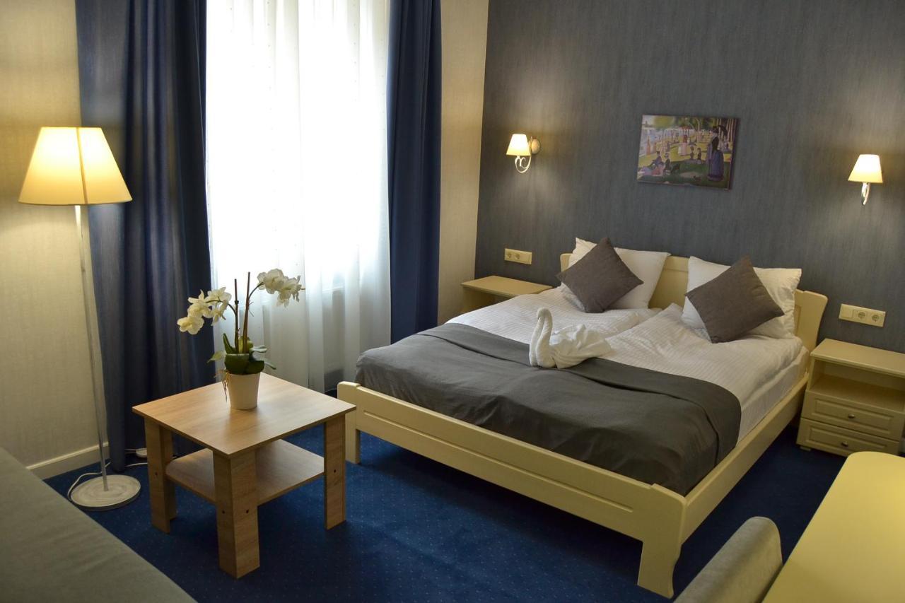 Hotel Ajur Odessa Buitenkant foto
