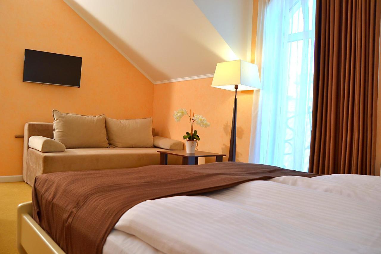 Hotel Ajur Odessa Buitenkant foto