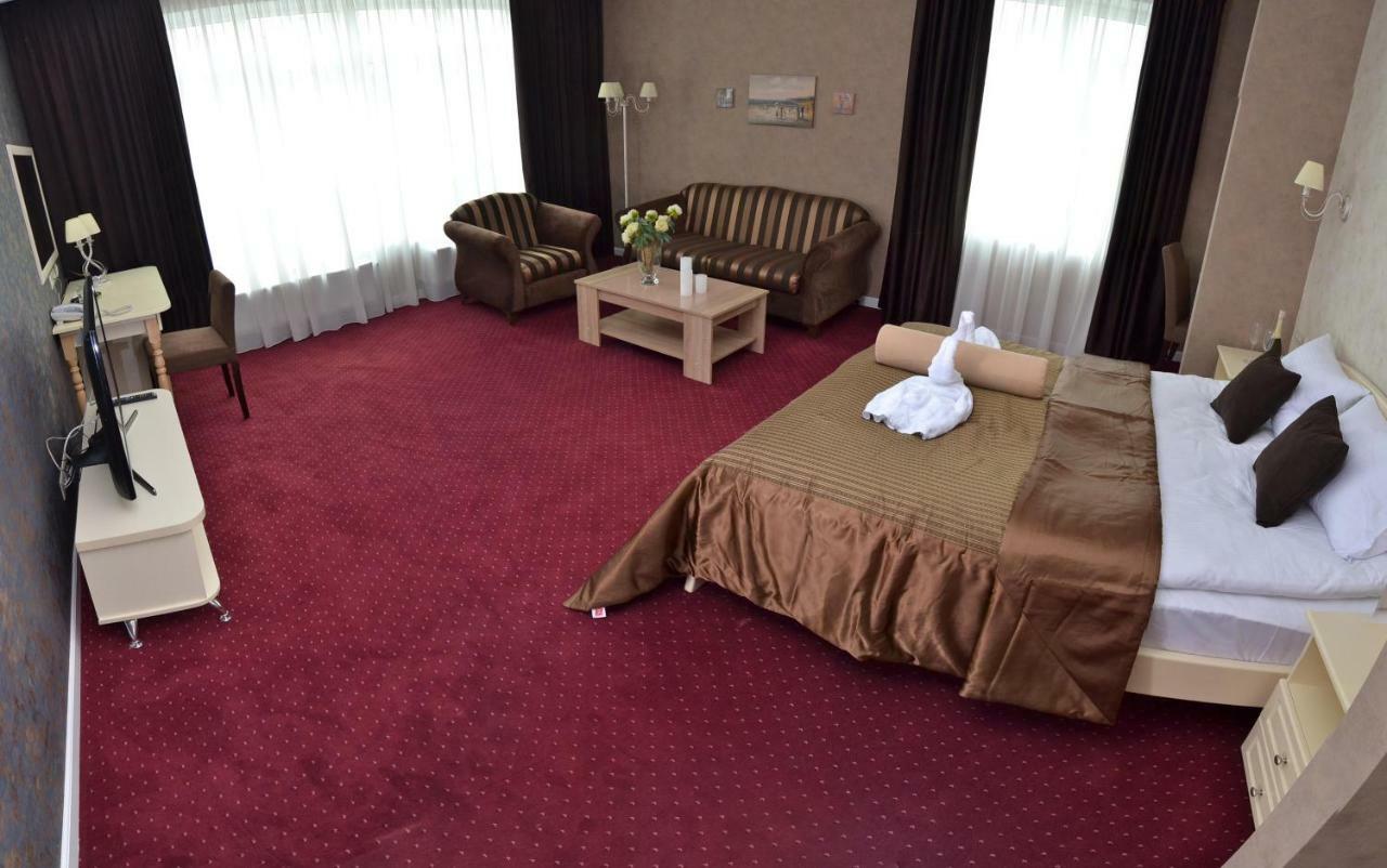 Hotel Ajur Odessa Buitenkant foto