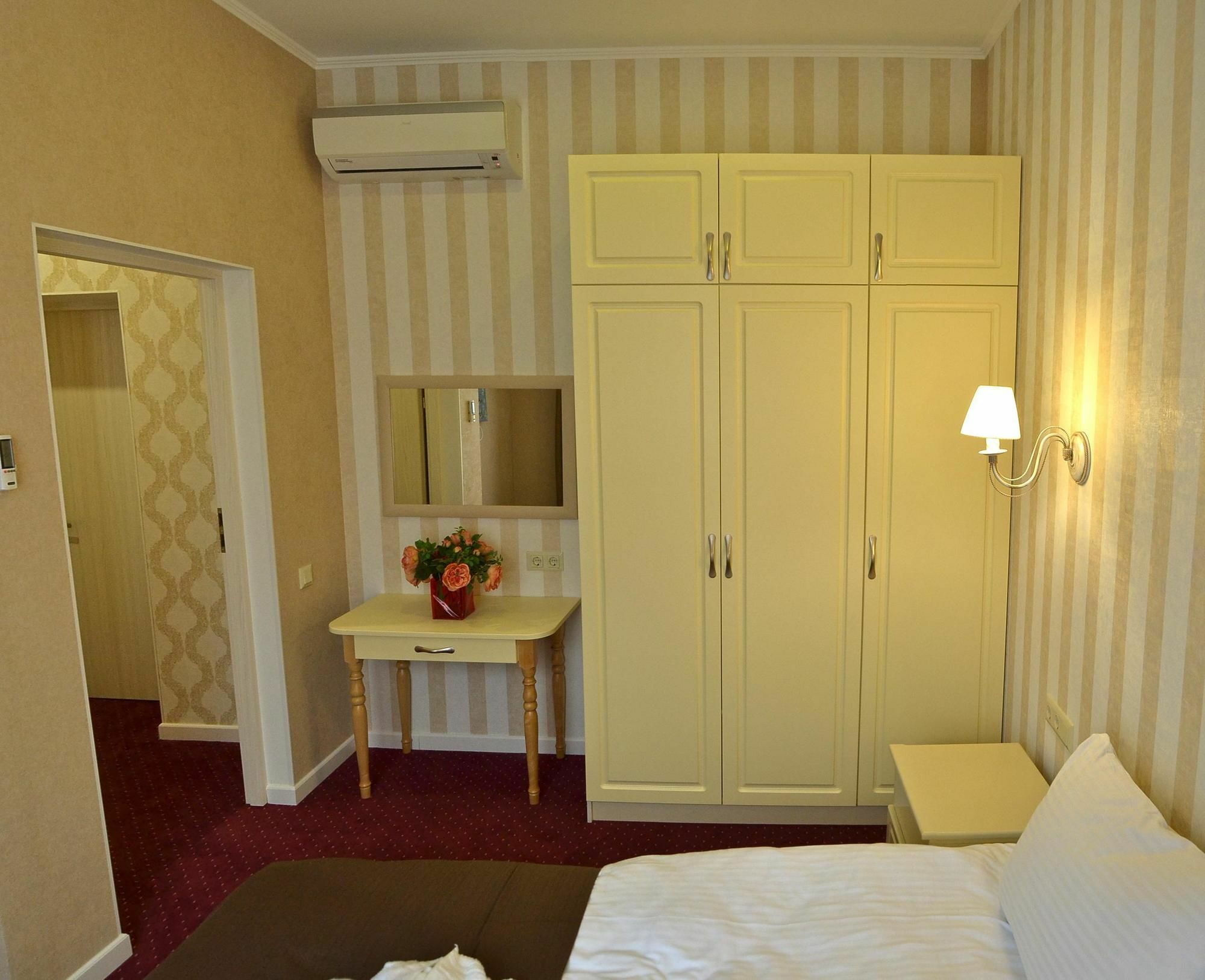 Hotel Ajur Odessa Buitenkant foto
