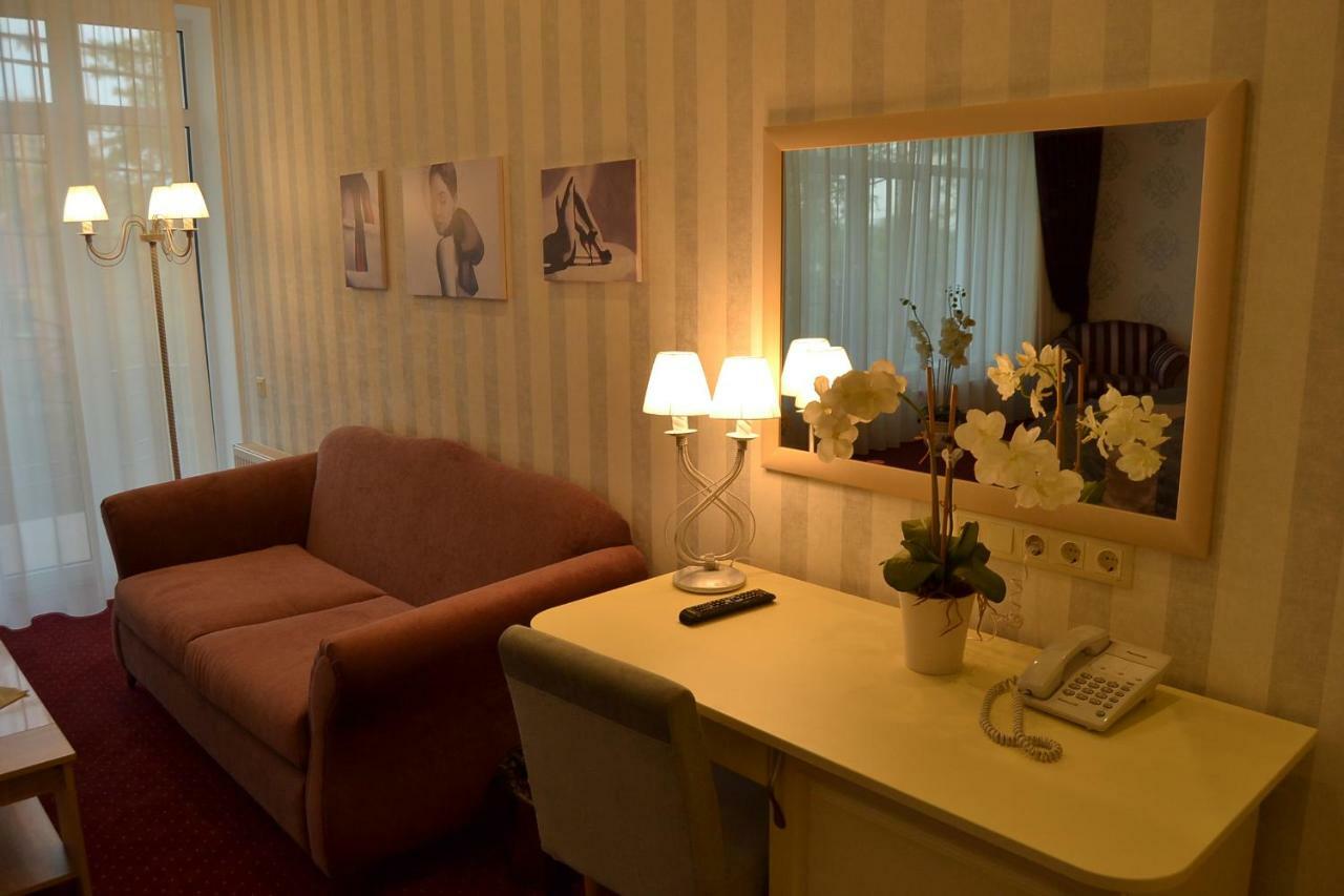 Hotel Ajur Odessa Buitenkant foto