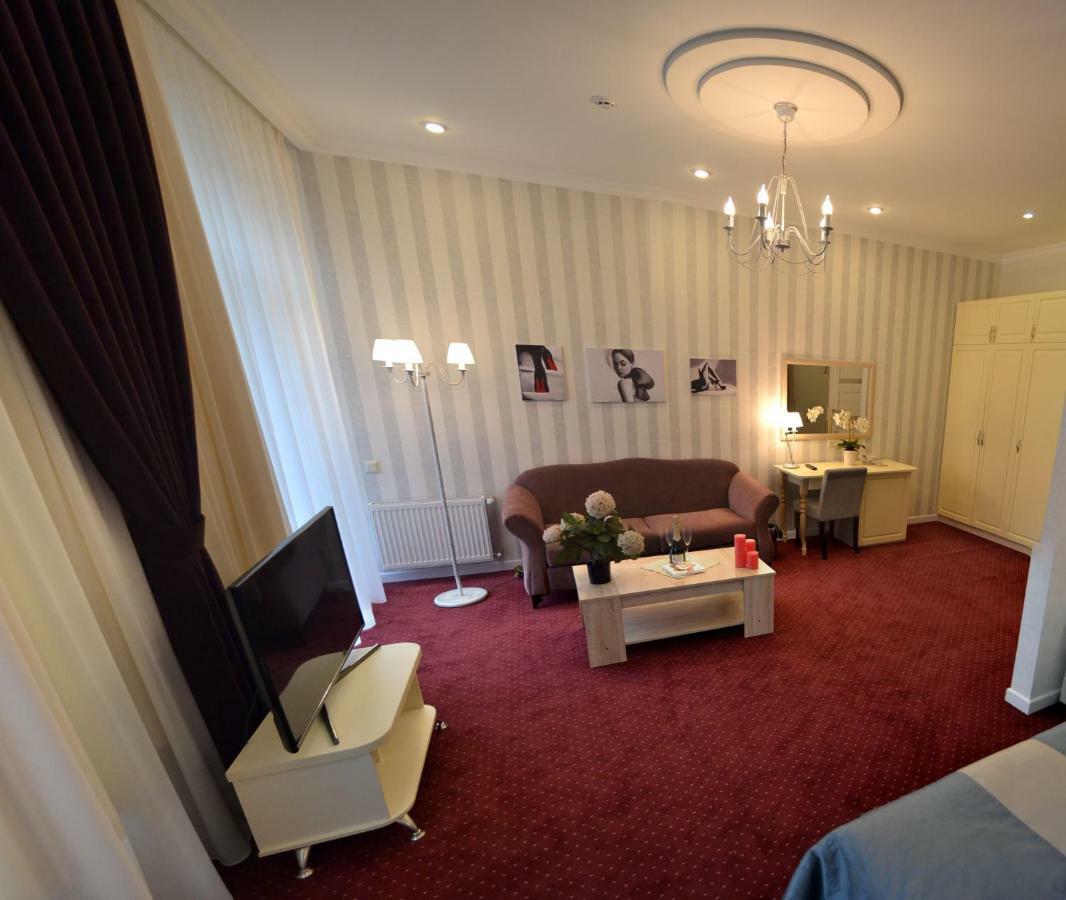 Hotel Ajur Odessa Buitenkant foto