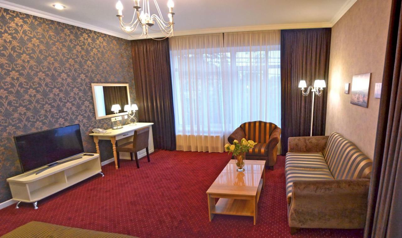 Hotel Ajur Odessa Buitenkant foto